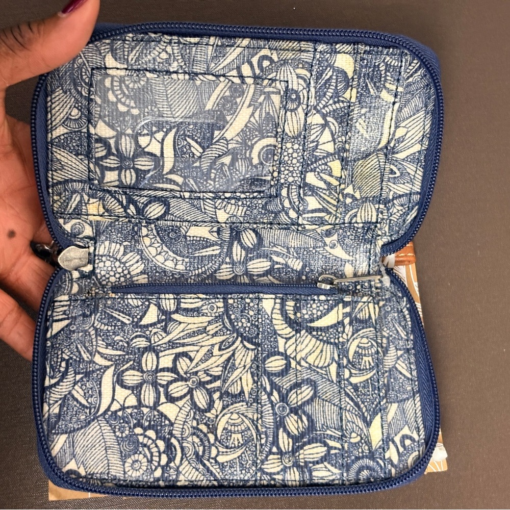 Sakroots Navy and Cream Floral Crossbody Bag - Picture 4 of 5